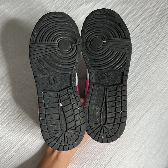 Jordan 1 Low Pinksicle (GS) - Picture 3 of 3